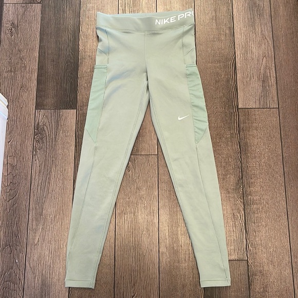 Women’s Nike Pro Therma-FIT - Picture 2 of 4